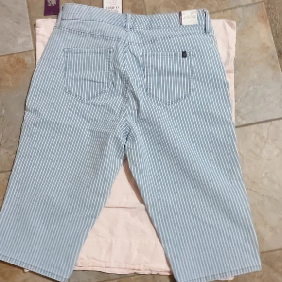 Gloria Vanderbilt sz 12 shorts - Picture 3 of 3